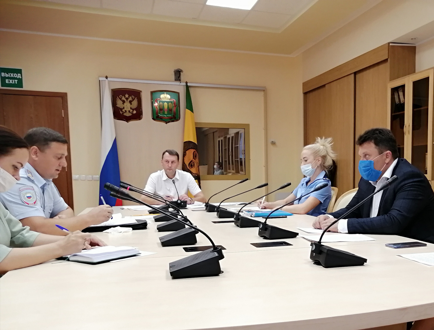 В областном правительстве состоялось очередное заседание Комиссии по делам несовершеннолетних и защите их прав