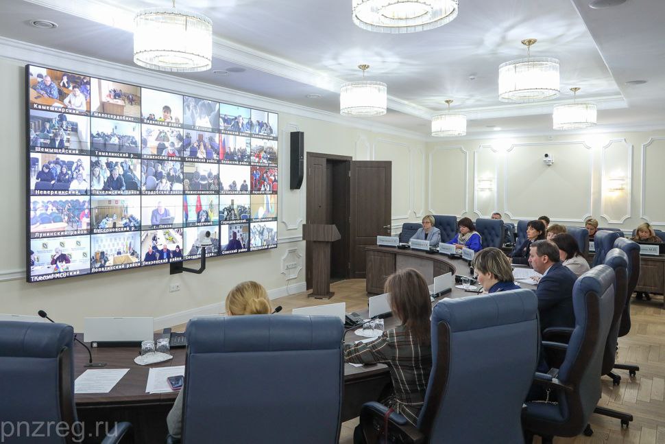 В правительстве Пензенской области обсудили работу служб примирения в школах