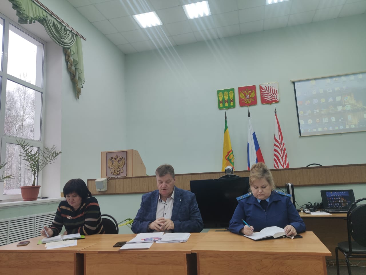 Члены областной рабочей группы комиссии по делам несовершеннолетних и защите их прав посетили КДН и ЗП Иссинского района Пензенской области.