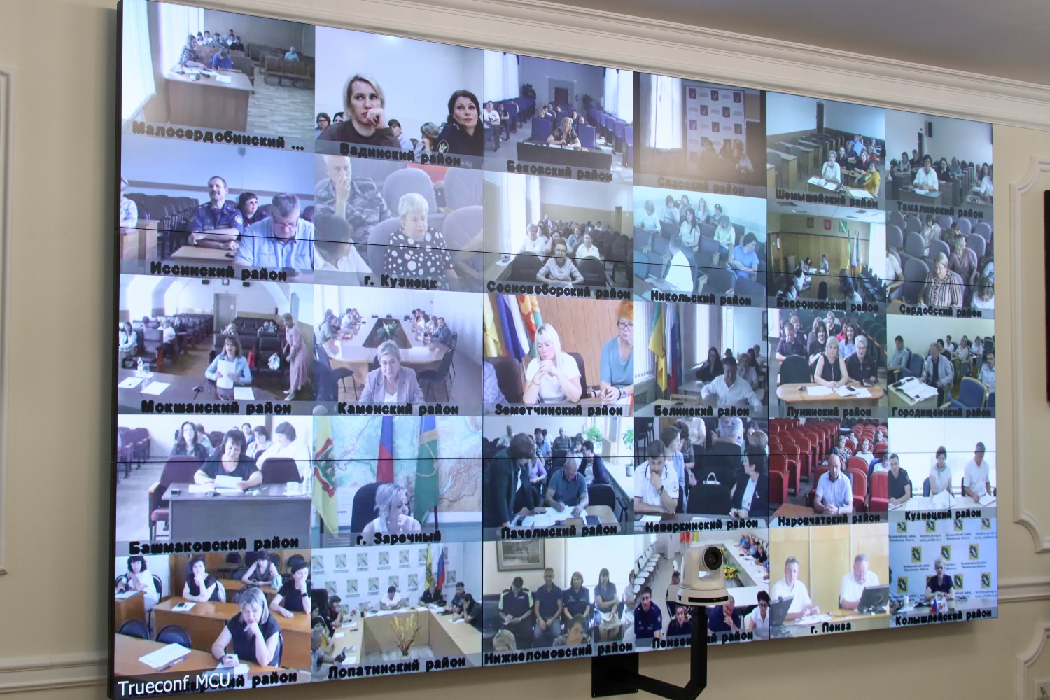 Дополнительные меры по профилактике дорожно-транспортного травматизма среди детей обсудили на внеочередном заседании комиссии по делам несовершеннолетних и защите их прав.