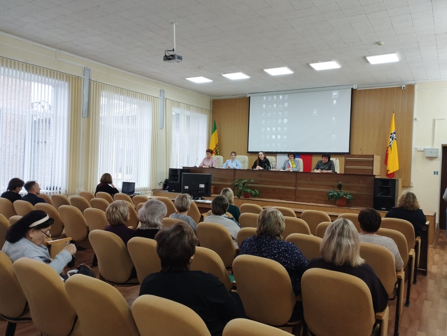 Рабочая группа областной комиссии по делам несовершеннолетних и защите их прав посетила Шемышейский район