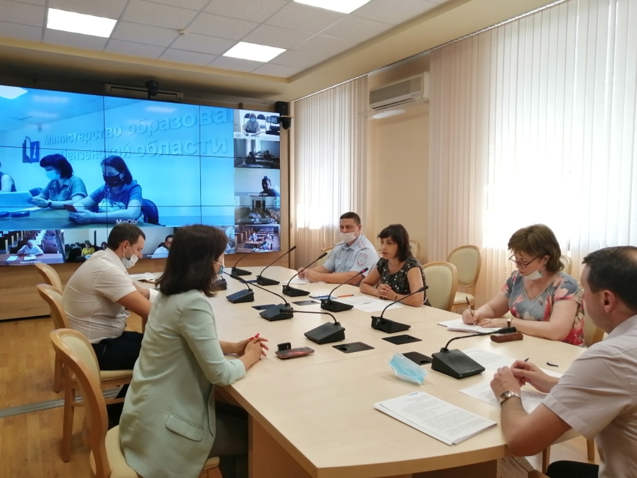 В областном правительстве состоялось заседание Координационного совета по проведению Десятилетия детства
