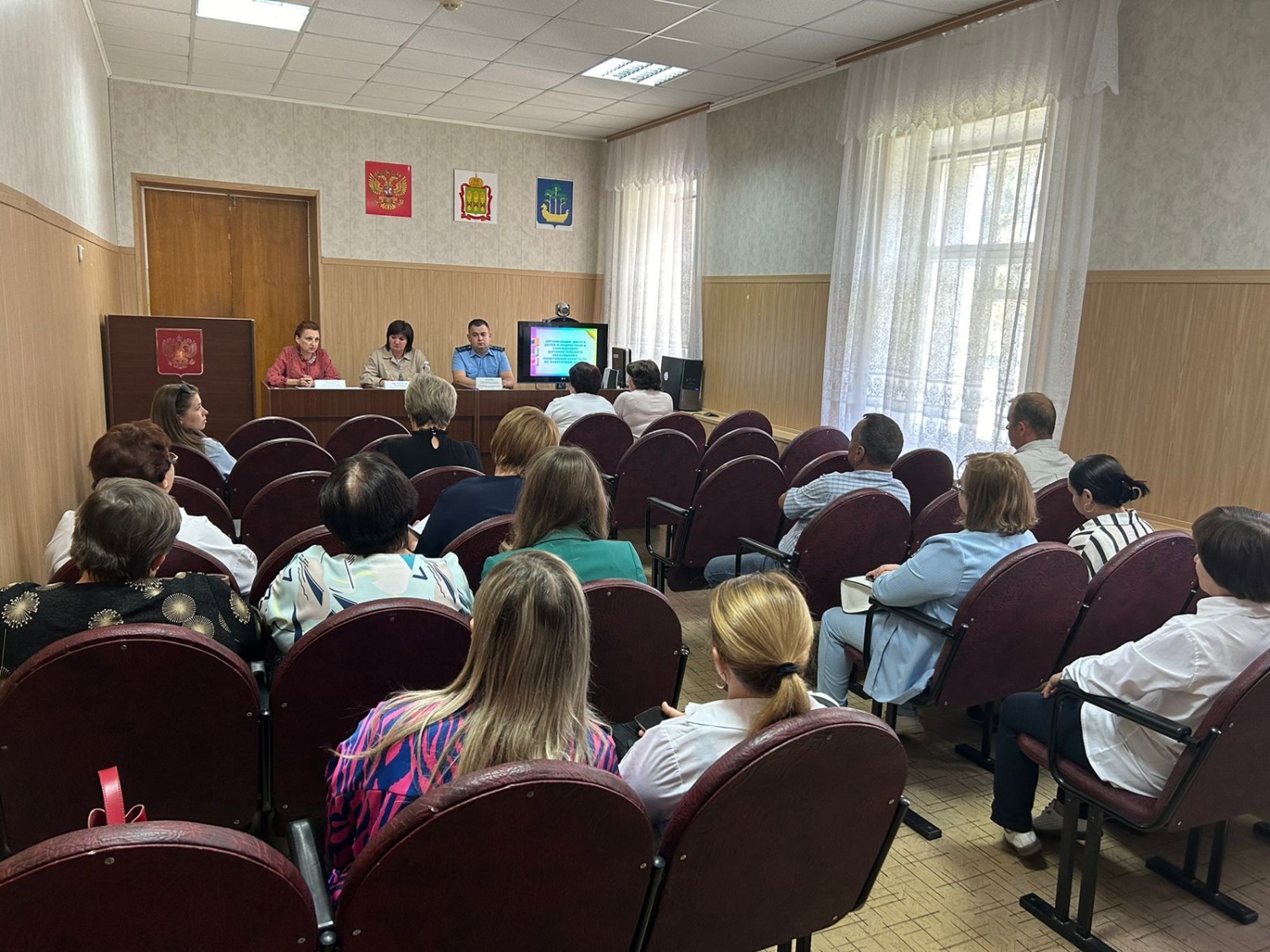 Рабочая группа областной комиссии по делам несовершеннолетних и защите их прав посетила КДН и ЗП Сосновоборского района