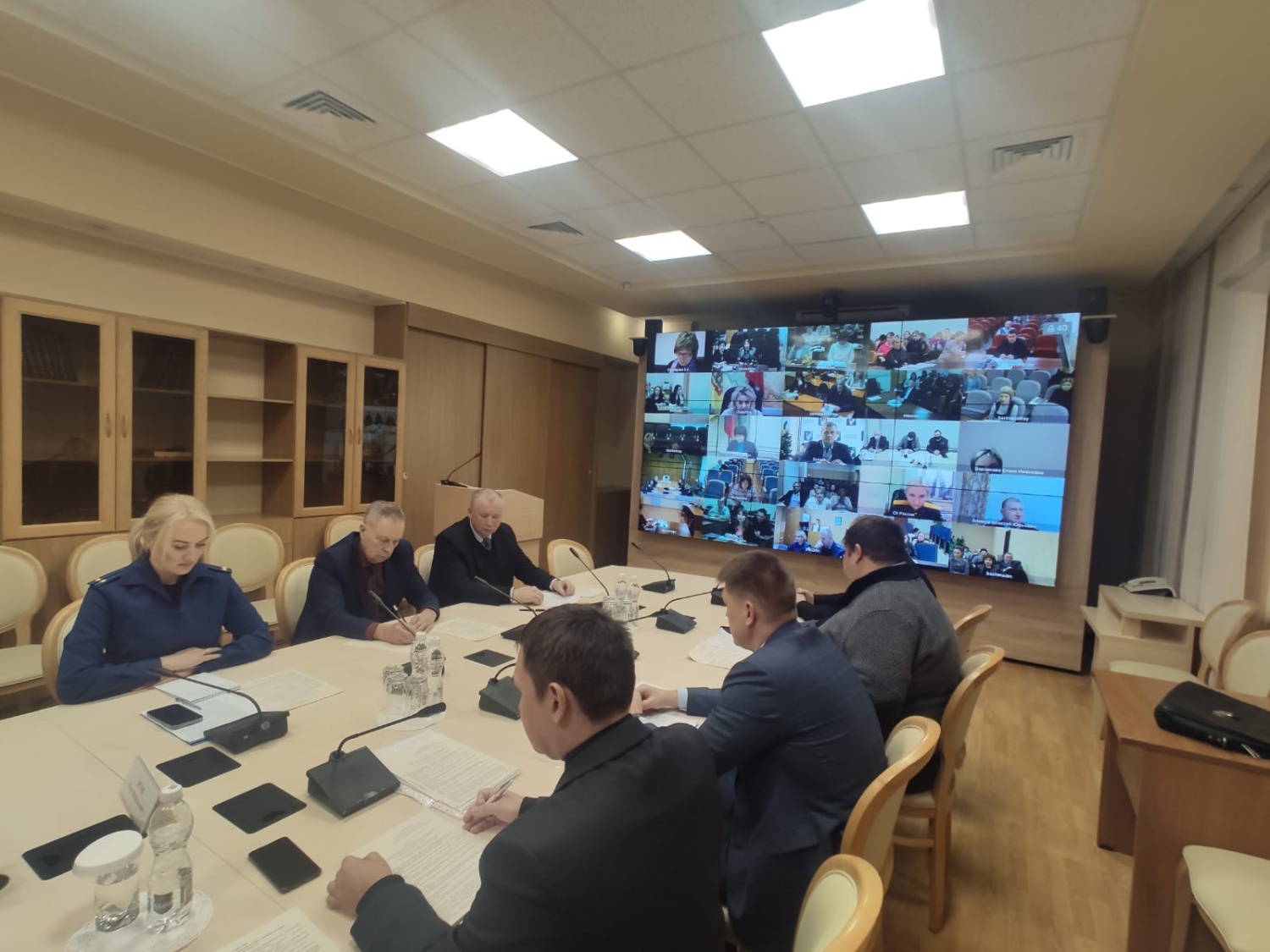 В областном правительстве состоялось очередное заседание областной комиссии по делам несовершеннолетних и защите их прав
