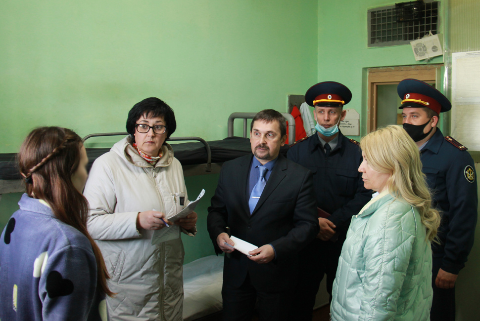 Члены рабочей группы областной комиссии посетили несовершеннолетних в пензенском СИЗО