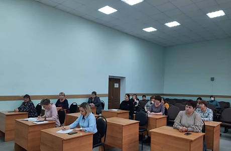 Члены областной рабочей группы комиссии по делам несовершеннолетних и защите их прав посетили КДН и ЗП Иссинского района Пензенской области.