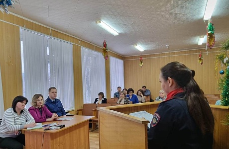 Члены областной рабочей группы комиссии по делам несовершеннолетних и защите их прав 22 декабря 2023 года посетили КДН и ЗП Малосердобинского района Пензенской области.