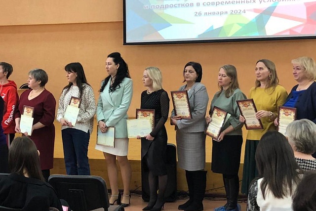 Ответственный секретарь КДН и ЗП  Мокшанского района Веселова Оксана получила диплом об успешном прохождении обучения, который впервые был организован АНО "Наука и образование" 
