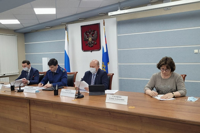 Члены областной комиссии по делам несовершеннолетних и защите их прав приняли участие в заседании рабочей группы при областной прокуратуре по вопросам защиты детства