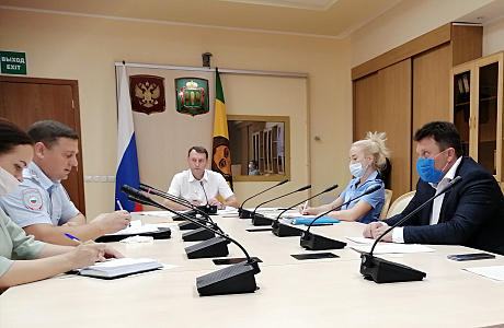 В областном правительстве состоялось очередное заседание Комиссии по делам несовершеннолетних и защите их прав